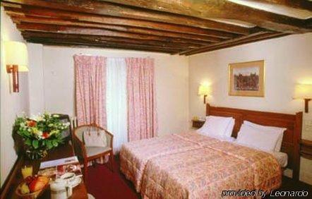 Royal Opéra Hotel 3*