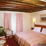 Royal Opera Hotel 3*
